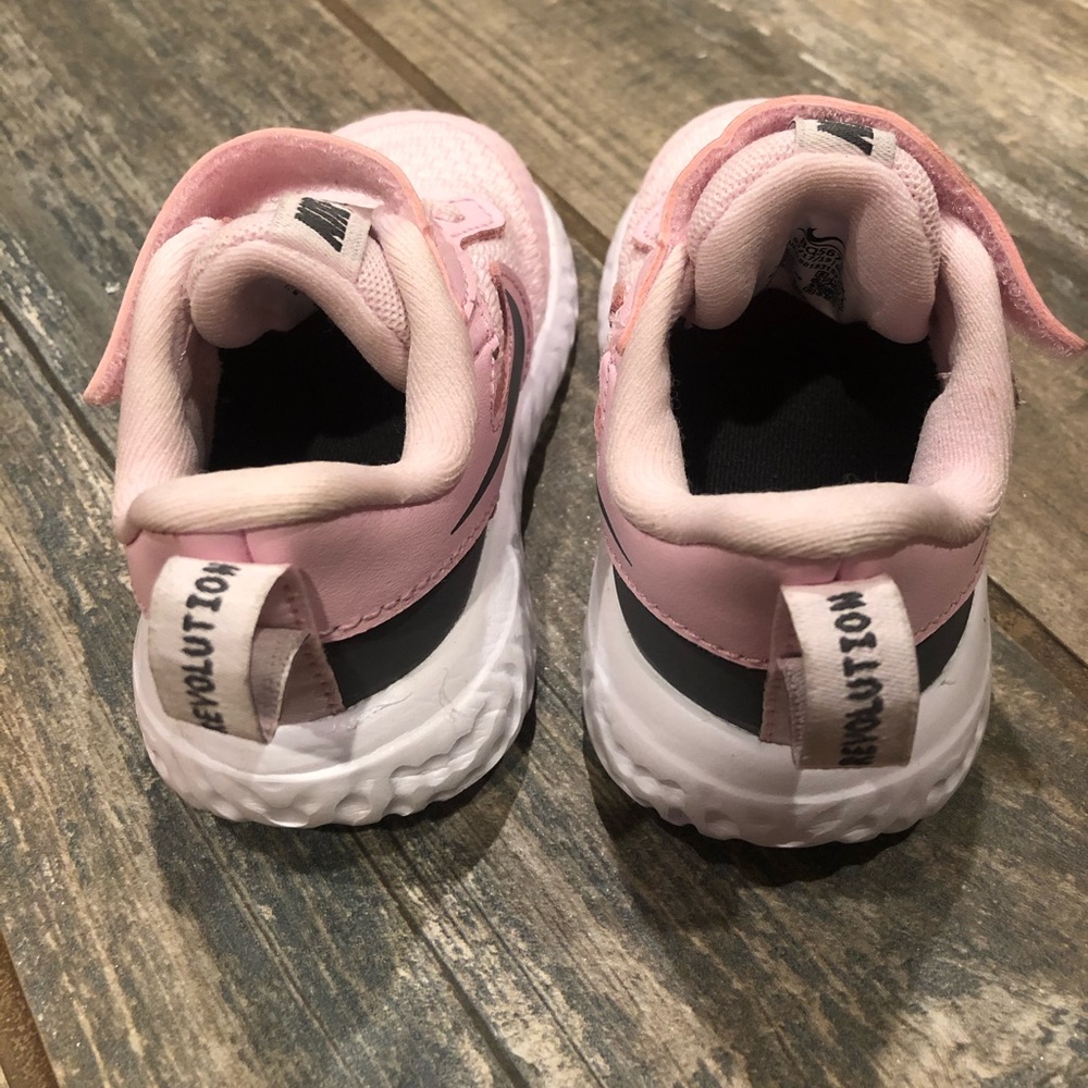 Sold -Nike // Toddler shoes - Picture 3 of 8